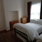 Bubblesbnb- 4 Bedroom House